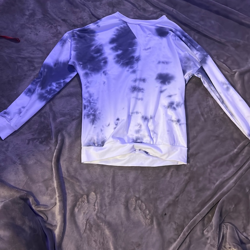 girls tye dye sweatshirt🩶